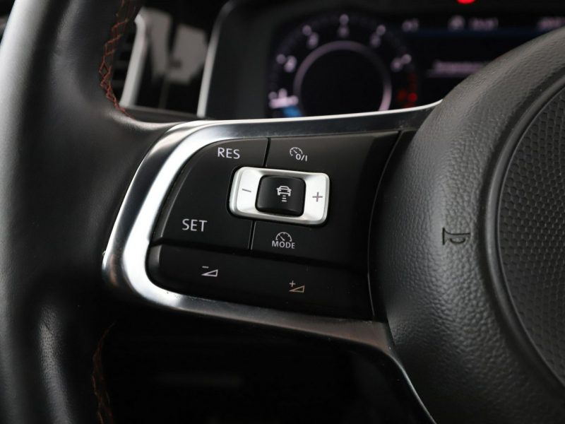 Volkswagen Golf virtual cocpit full LED navi klima auto kamera i czujniki parkowania g VII (2012-)
