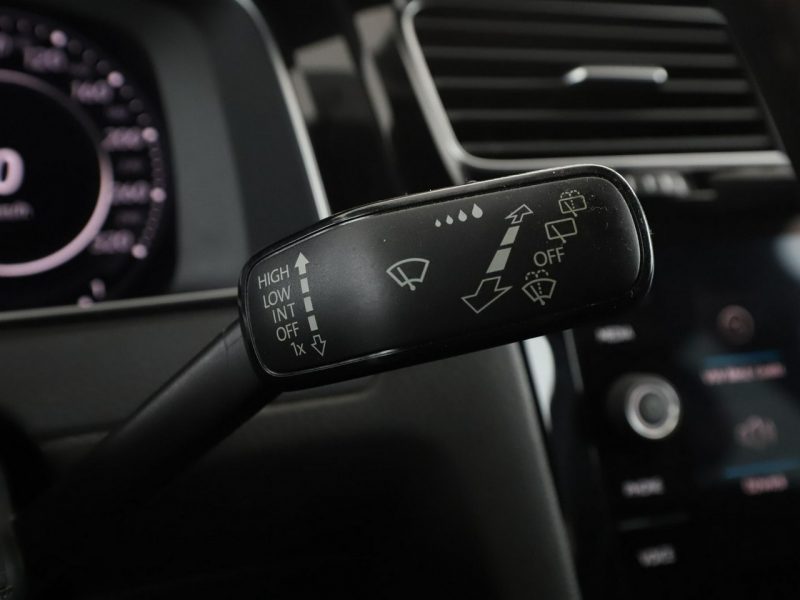Volkswagen Golf virtual cocpit full LED navi klima auto kamera i czujniki parkowania g VII (2012-)