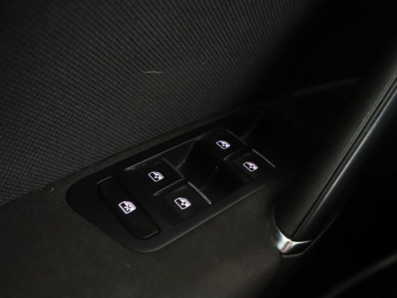 Volkswagen Golf virtual cocpit full LED navi klima auto kamera i czujniki parkowania g VII (2012-)