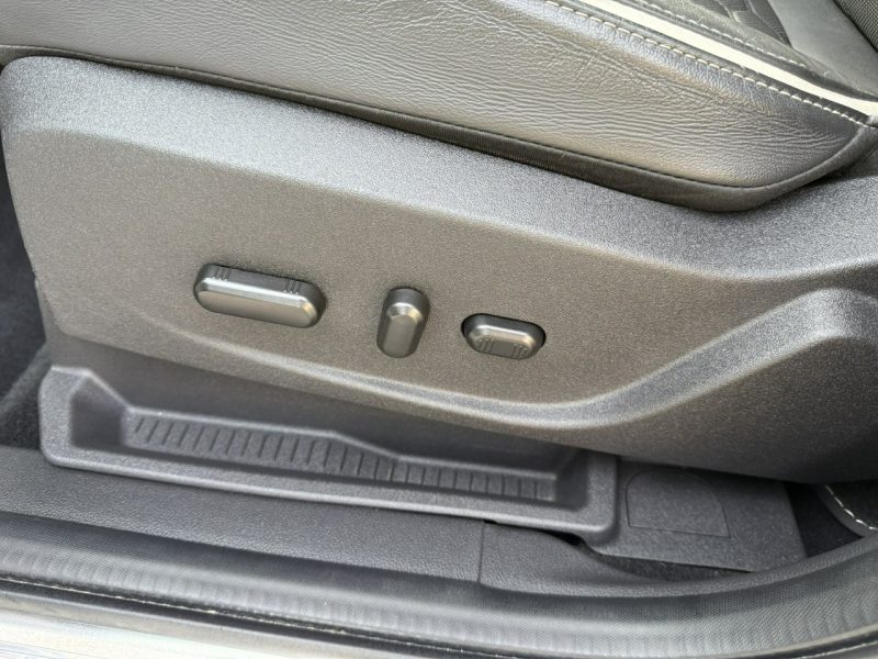 Ford Kuga 2.0TDCI Manual Vignale BixXenon Skóra Kamera Keyless Biała Perła II (2012-)