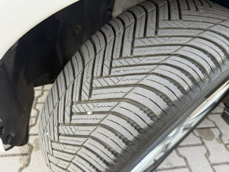 Ford Kuga 2.0TDCI Manual Vignale BixXenon Skóra Kamera Keyless Biała Perła II (2012-)