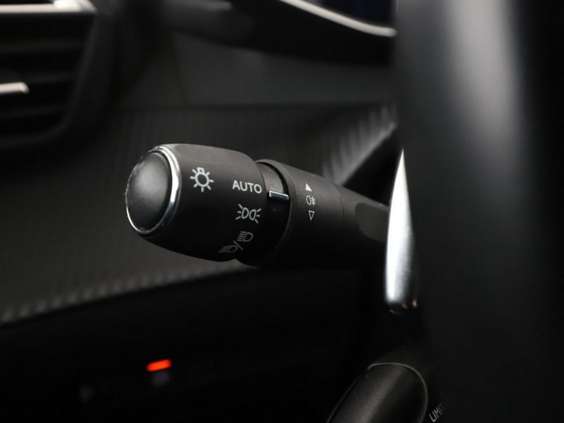Peugeot 208 automat virtual cocpit półskóra kamera i czujniki parkowania klima aut II (2019 -)