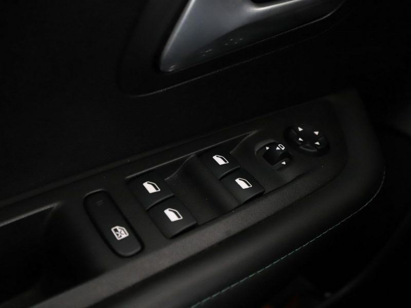 Peugeot 208 automat virtual cocpit półskóra kamera i czujniki parkowania klima aut II (2019 -)