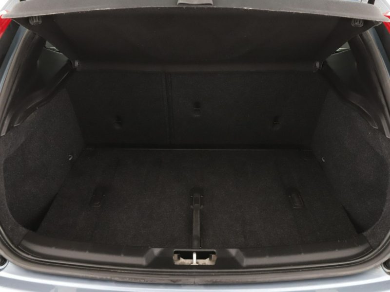 Volvo V40 Inscription Panorama Navi Grzane El.Fotele Skóra Tempomat Xenon Kamera II (2012-)