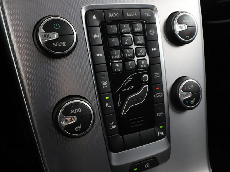 Volvo V40 Inscription Panorama Navi Grzane El.Fotele Skóra Tempomat Xenon Kamera II (2012-)