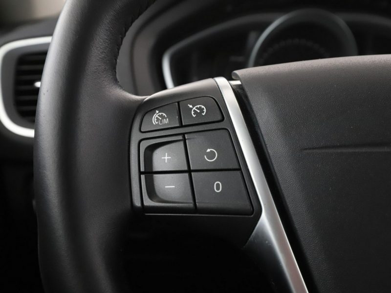 Volvo V40 Inscription Panorama Navi Grzane El.Fotele Skóra Tempomat Xenon Kamera II (2012-)