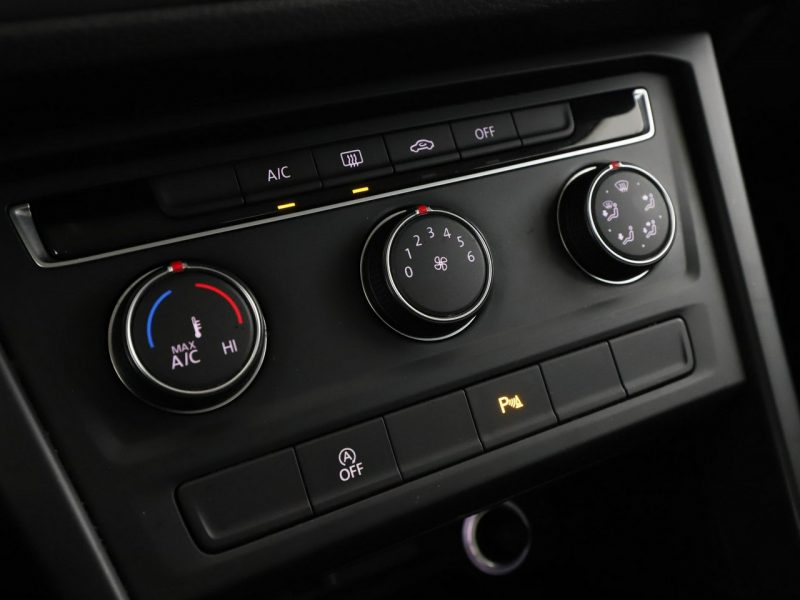 Volkswagen Touran klimatyzacja czujniki parkowania przód i tył III (2015-)