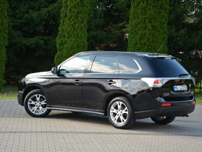 Mitsubishi Outlander 2.2Di-D(150KM)4WD 7-Foteli Xenon Skóry Navi Kamera Nowe opony ALU18 III (2012-)