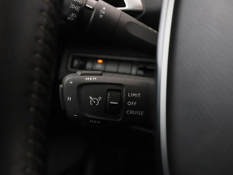 Peugeot 3008 FV23% navi virtual kamera tempomat II (2016-)