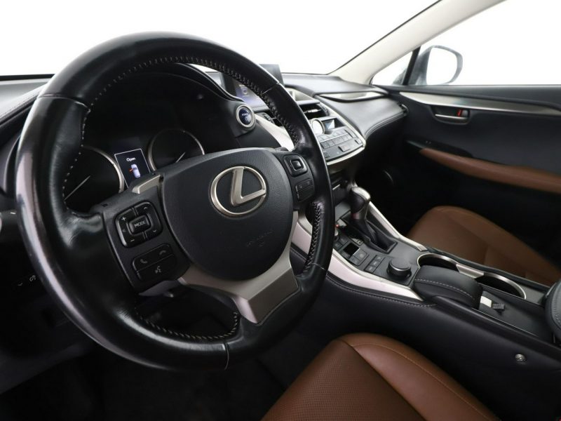 Lexus NX 4x4 HEV navi kamera i czujniki parkowania el. sterowane i grzane fotel I (2014-2021)