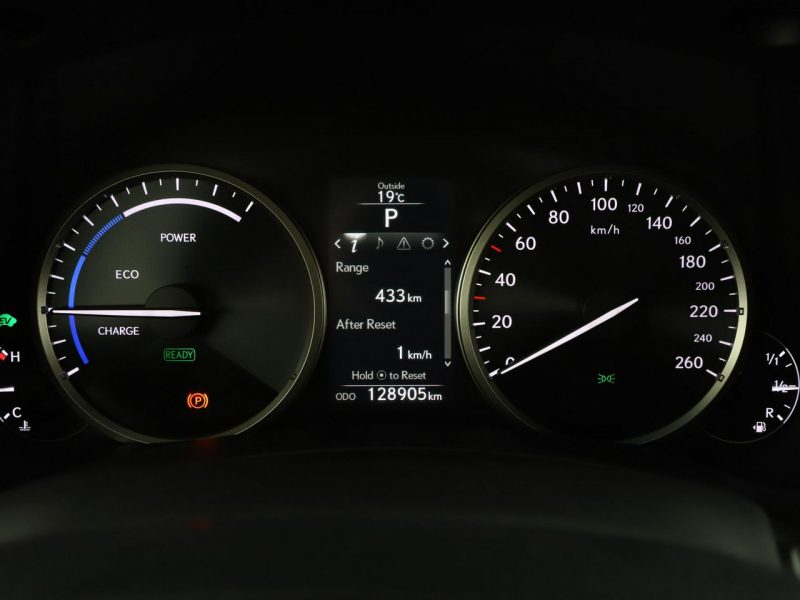 Lexus NX 4x4 HEV navi kamera i czujniki parkowania el. sterowane i grzane fotel I (2014-2021)