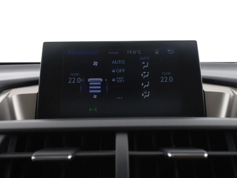 Lexus NX 4x4 HEV navi kamera i czujniki parkowania el. sterowane i grzane fotel I (2014-2021)