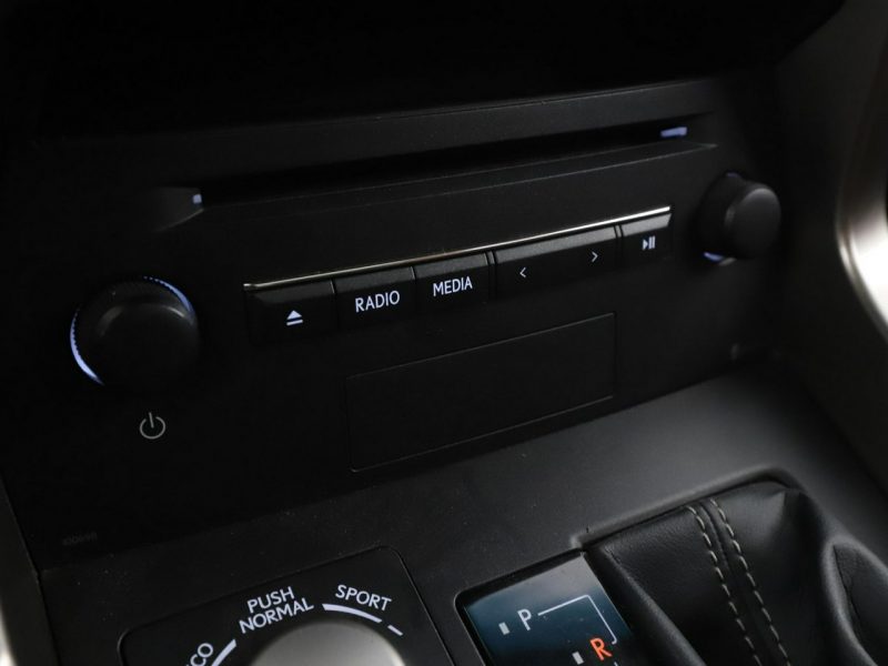 Lexus NX 4x4 HEV navi kamera i czujniki parkowania el. sterowane i grzane fotel I (2014-2021)