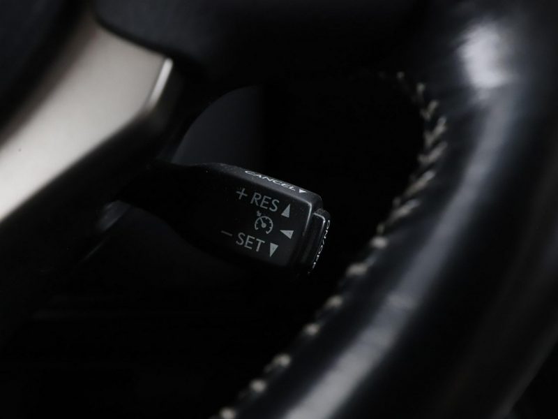 Lexus NX 4x4 HEV navi kamera i czujniki parkowania el. sterowane i grzane fotel I (2014-2021)