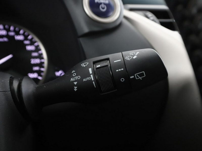 Lexus NX 4x4 HEV navi kamera i czujniki parkowania el. sterowane i grzane fotel I (2014-2021)