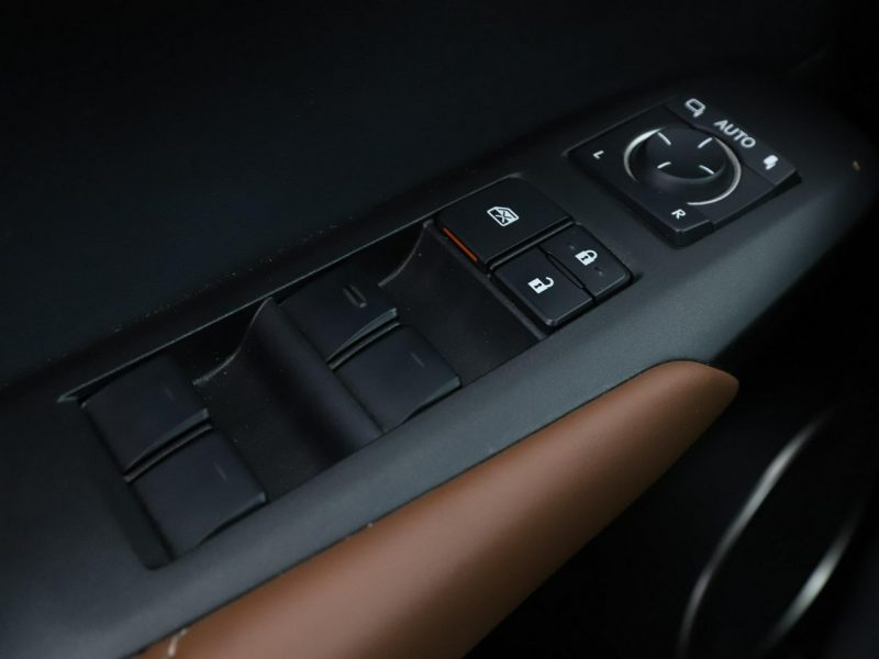 Lexus NX 4x4 HEV navi kamera i czujniki parkowania el. sterowane i grzane fotel I (2014-2021)