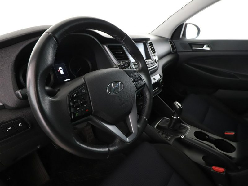 Hyundai Tucson 4X4 Navi Czujniki parkowania Klimatyzacja Podgrzewane fotele Bluetooth III (2015-2020)
