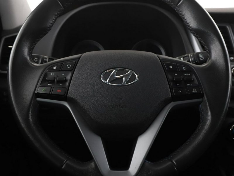 Hyundai Tucson 4X4 Navi Czujniki parkowania Klimatyzacja Podgrzewane fotele Bluetooth III (2015-2020)