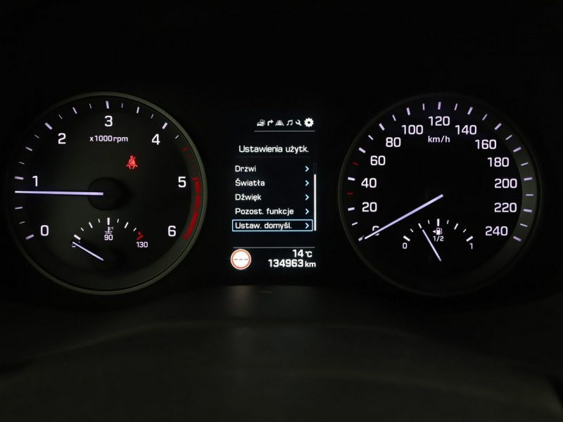 Hyundai Tucson 4X4 Navi Czujniki parkowania Klimatyzacja Podgrzewane fotele Bluetooth III (2015-2020)