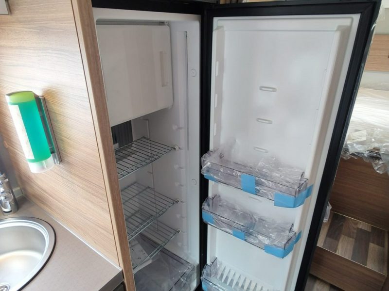 samochody kempingowe Weinsberg CaraHome 650 MEG 5 os. alkowa od WEINSBERG z automatem i FullLED!! Korzyść 77.900 PLN!!