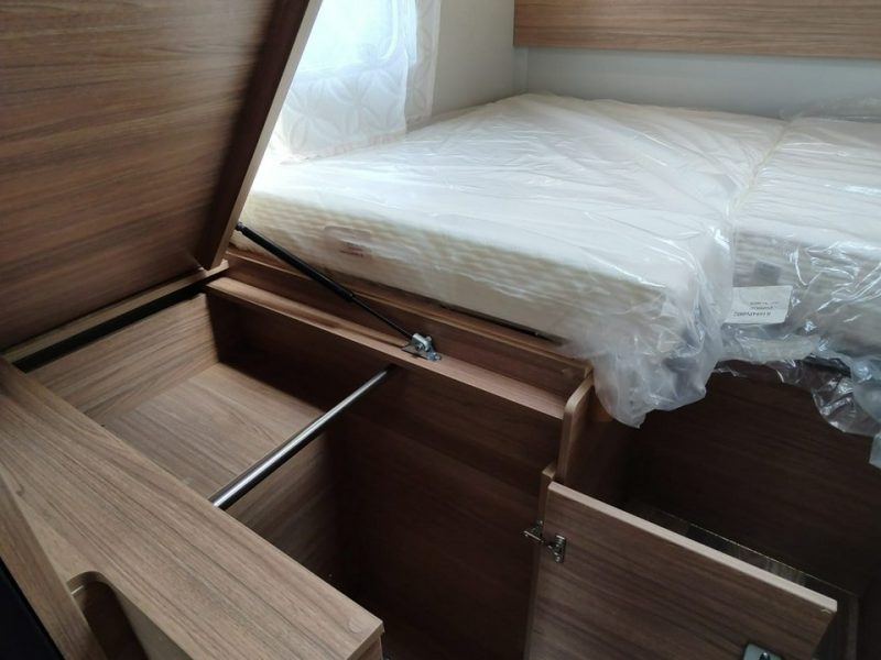 samochody kempingowe Weinsberg CaraHome 650 MEG 5 os. alkowa od WEINSBERG z automatem i FullLED!! Korzyść 77.900 PLN!!