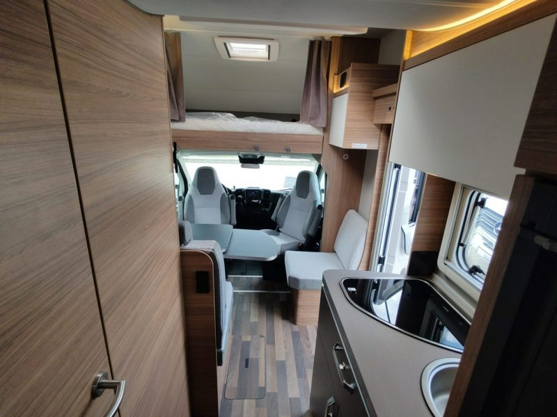 samochody kempingowe Weinsberg CaraHome 650 MEG 5 os. alkowa od WEINSBERG z automatem i FullLED!! Korzyść 77.900 PLN!!