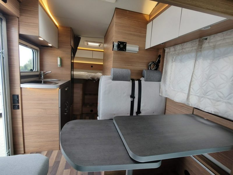samochody kempingowe Weinsberg CaraHome 650 MEG 5 os. alkowa od WEINSBERG z automatem i FullLED!! Korzyść 77.900 PLN!!