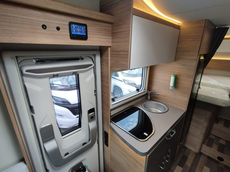 samochody kempingowe Weinsberg CaraHome 650 MEG 5 os. alkowa od WEINSBERG z automatem i FullLED!! Korzyść 77.900 PLN!!