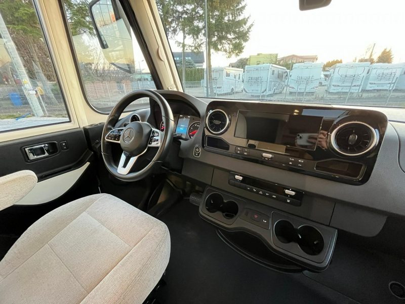 samochody kempingowe Hymer-Eriba B-MC I580 Integra na bazie Mercedesa dla 4 osób do 3,5T! Kraków