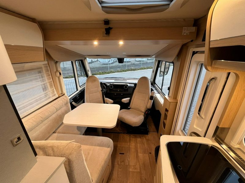 samochody kempingowe Hymer-Eriba B-MC I580 Integra na bazie Mercedesa dla 4 osób do 3,5T! Kraków