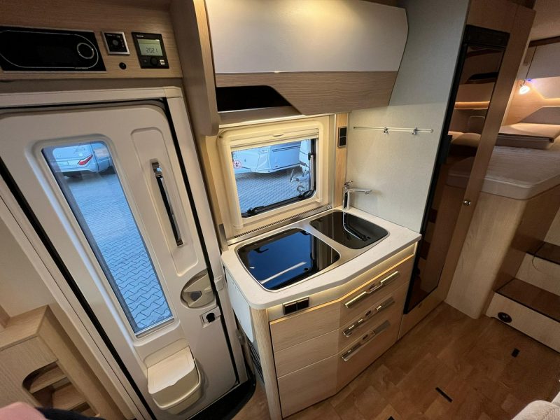 samochody kempingowe Hymer-Eriba B-MC I580 Integra na bazie Mercedesa dla 4 osób do 3,5T! Kraków