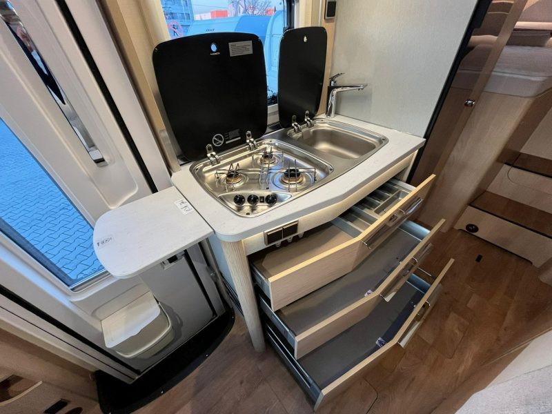 samochody kempingowe Hymer-Eriba B-MC I580 Integra na bazie Mercedesa dla 4 osób do 3,5T! Kraków
