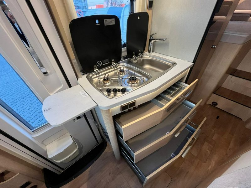 samochody kempingowe Hymer-Eriba B-MC I580 Integra na bazie Mercedesa dla 4 osób do 3,5T! Kraków