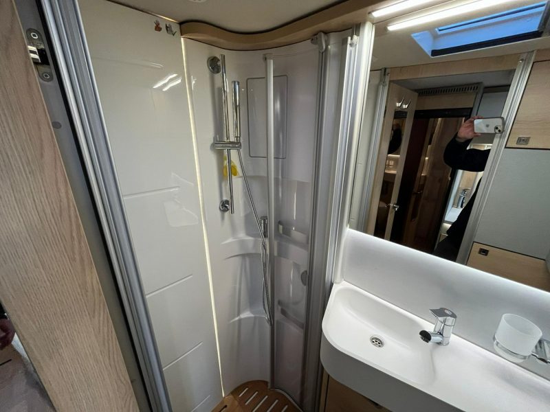 samochody kempingowe Hymer-Eriba B-MC I580 Integra na bazie Mercedesa dla 4 osób do 3,5T! Kraków