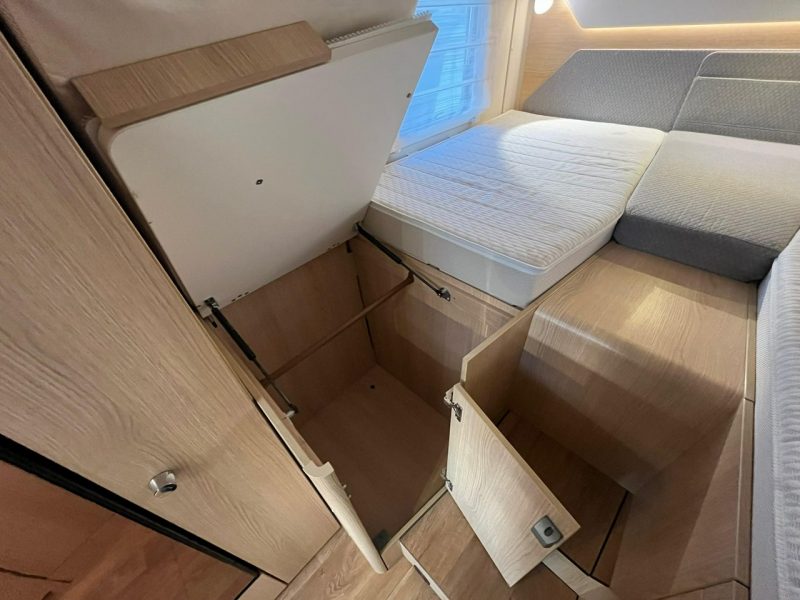 samochody kempingowe Hymer-Eriba B-MC I580 Integra na bazie Mercedesa dla 4 osób do 3,5T! Kraków