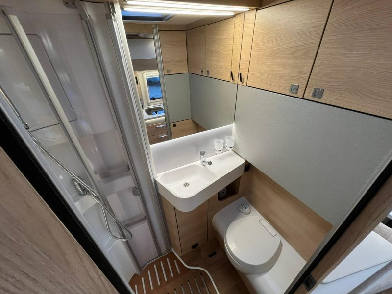 samochody kempingowe Hymer-Eriba B-MC I580 Integra na bazie Mercedesa dla 4 osób do 3,5T! Kraków