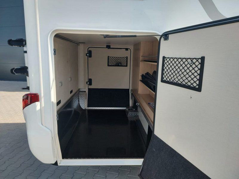samochody kempingowe Hymer-Eriba B-MC I580 Integra na bazie Mercedesa dla 4 osób do 3,5T! Kraków