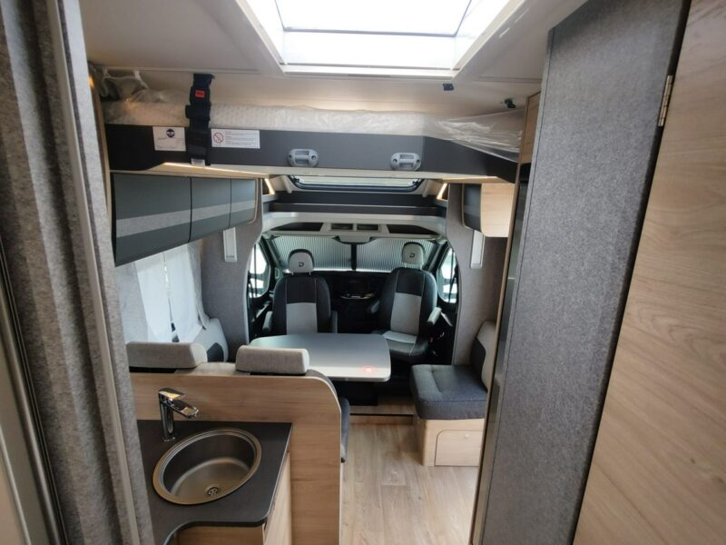 samochody kempingowe Dethleffs JUST GO T7055 EB (2025) Zimowy Just Go w automacie od Dethleffs! Kamper na bazie nowego Forda