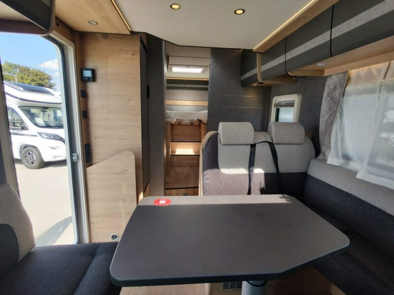 samochody kempingowe Dethleffs JUST GO T7055 EB (2025) Zimowy Just Go w automacie od Dethleffs! Kamper na bazie nowego Forda