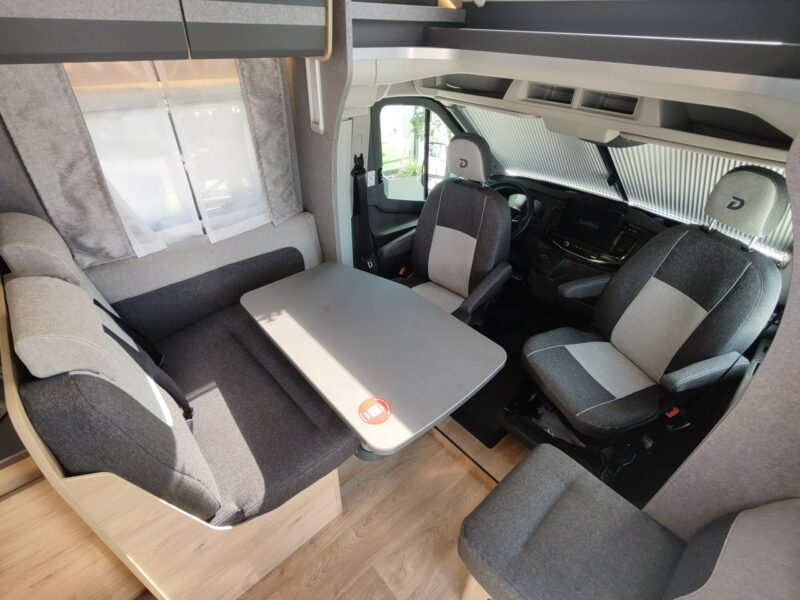 samochody kempingowe Dethleffs JUST GO T7055 EB (2025) Zimowy Just Go w automacie od Dethleffs! Kamper na bazie nowego Forda