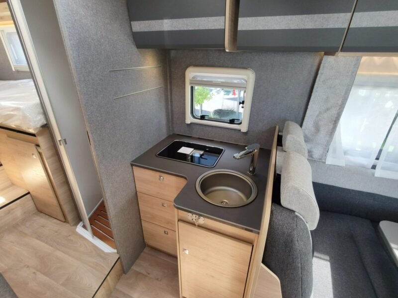 samochody kempingowe Dethleffs JUST GO T7055 EB (2025) Zimowy Just Go w automacie od Dethleffs! Kamper na bazie nowego Forda