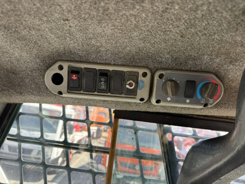 o sterowaniu burtowym Bobcat S300 Joystick Mini Ładowarka Waga 3692kg nie S570,553,530,S100,863 JCB NEW Holland Case Cat Caterpillar