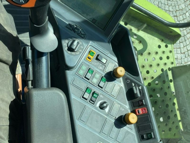 kombajny Claas kombajn CLAAS LEXION 560 + heder v750 kombajn CLAAS LEXION 560 + heder v750