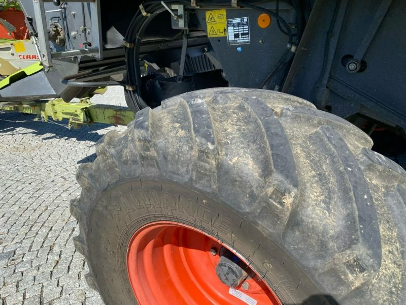 kombajny Claas kombajn CLAAS LEXION 560 + heder v750 kombajn CLAAS LEXION 560 + heder v750