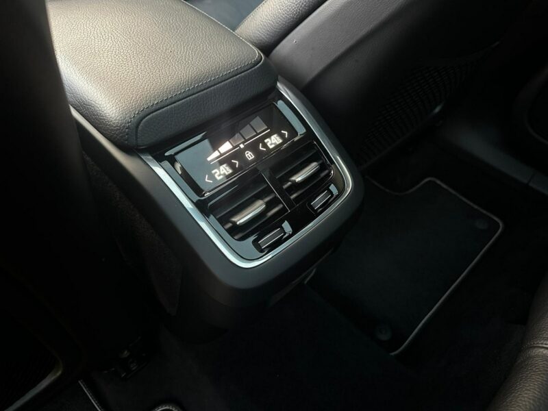 Volvo XC 60 XC60 R-design 2.0D5 235KM Automat Navi Kamery360 Panorama HAK Harman/K II (2017-)