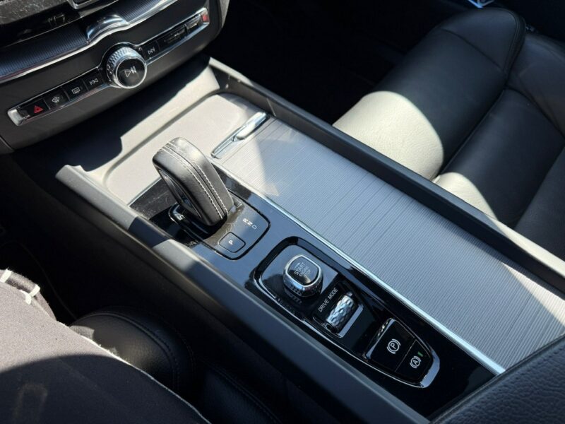 Volvo XC 60 XC60 R-design 2.0D5 235KM Automat Navi Kamery360 Panorama HAK Harman/K II (2017-)