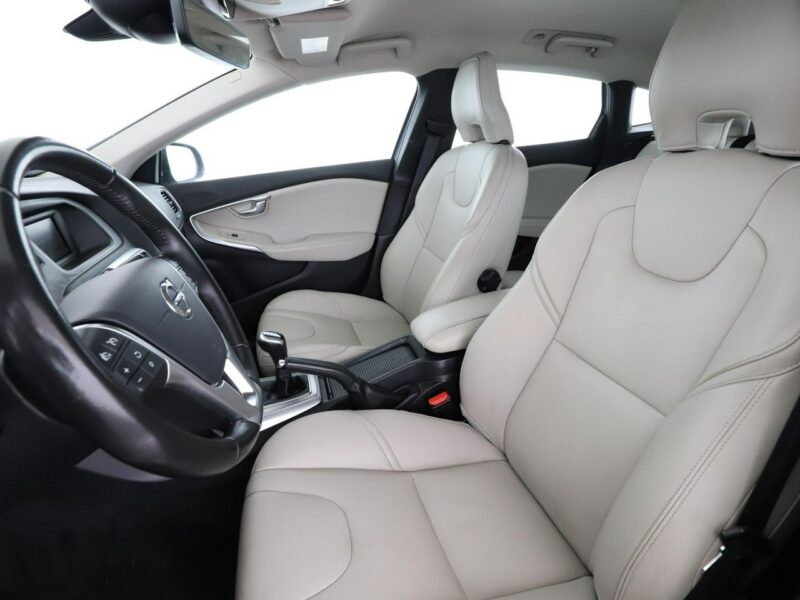 Volvo V40 full LED jasne skóry klima auto czujniki parkowania grzane fotele II (2012-)