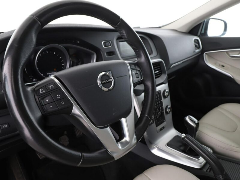 Volvo V40 full LED jasne skóry klima auto czujniki parkowania grzane fotele II (2012-)