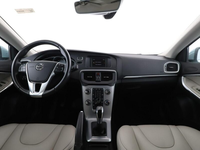 Volvo V40 full LED jasne skóry klima auto czujniki parkowania grzane fotele II (2012-)