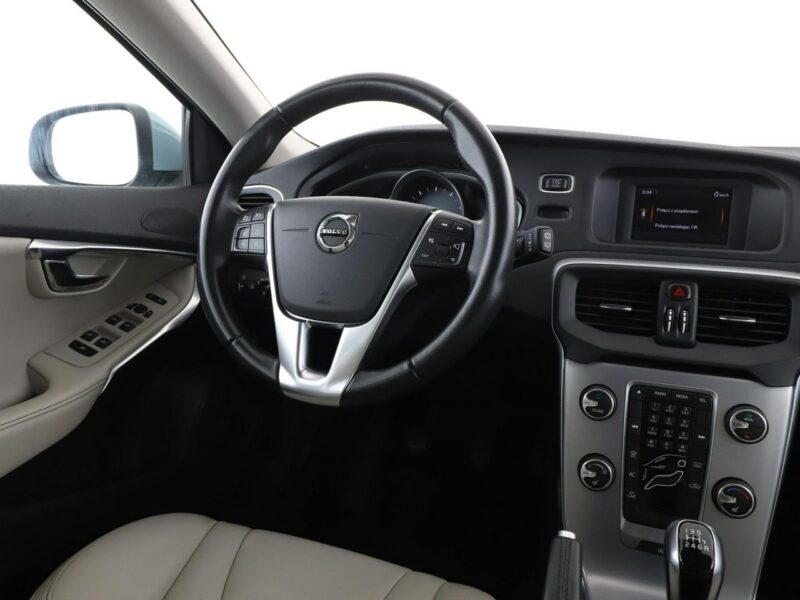 Volvo V40 full LED jasne skóry klima auto czujniki parkowania grzane fotele II (2012-)